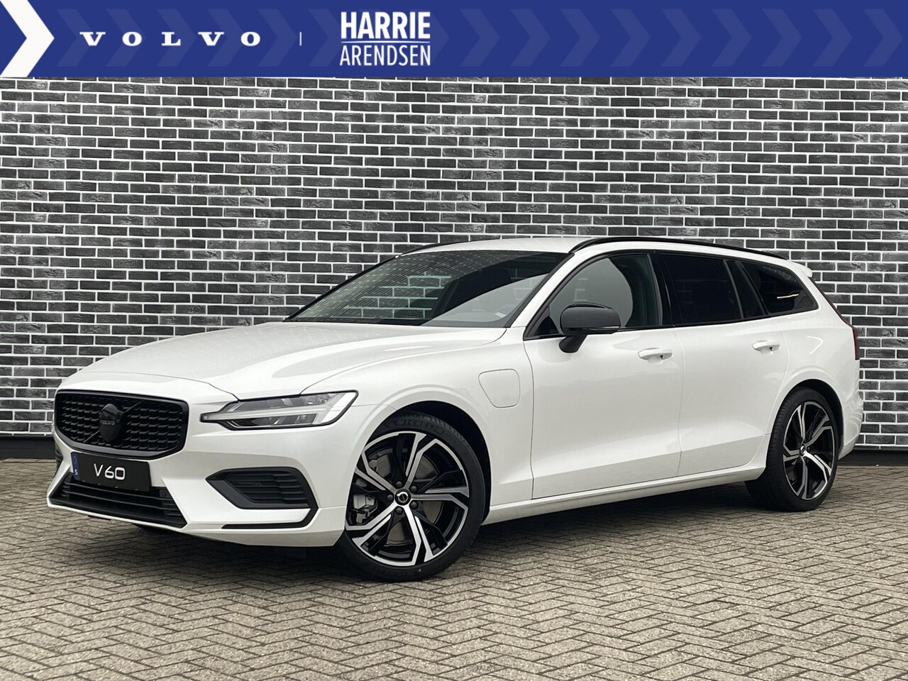 Volvo V60 - Recharge T6 AWD Essential Edition | Adaptieve Cruise Control | Stoel- en stuurverwarming - AutoWereld.nl