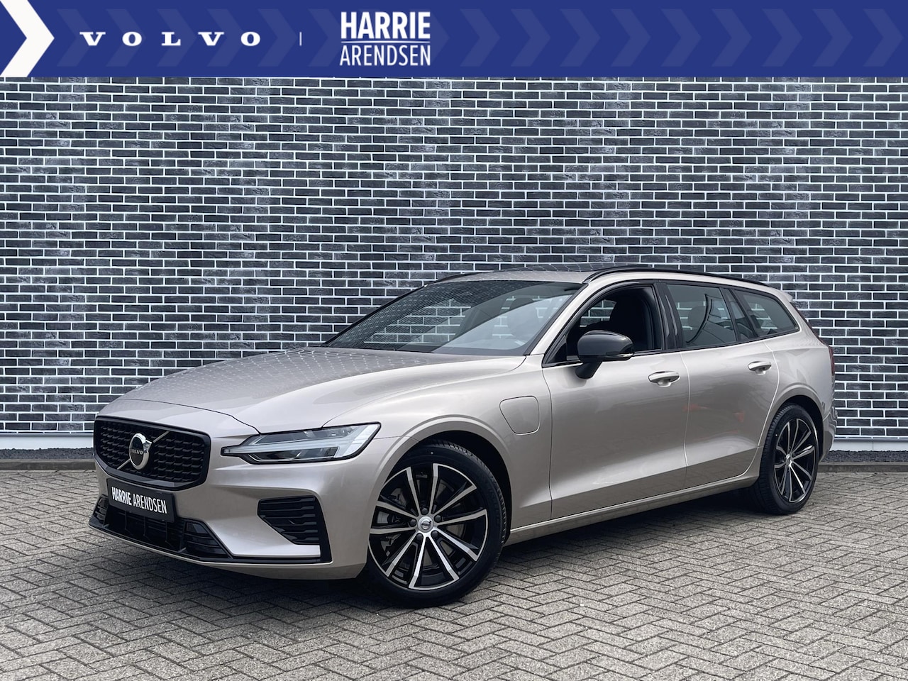 Volvo V60 - T6 Recharge AWD Plus Dark, | Adaptive Cruise control | Panoramadak | Dodehoekdetectie | St - AutoWereld.nl