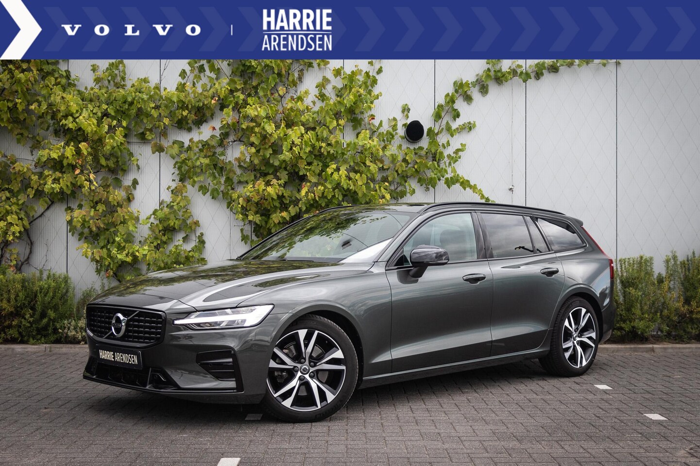 Volvo V60 - B3 Aut.8 R-Design | Adaptieve Cruise Control | Parkeercamera | Parkeersensoren voor & acht - AutoWereld.nl