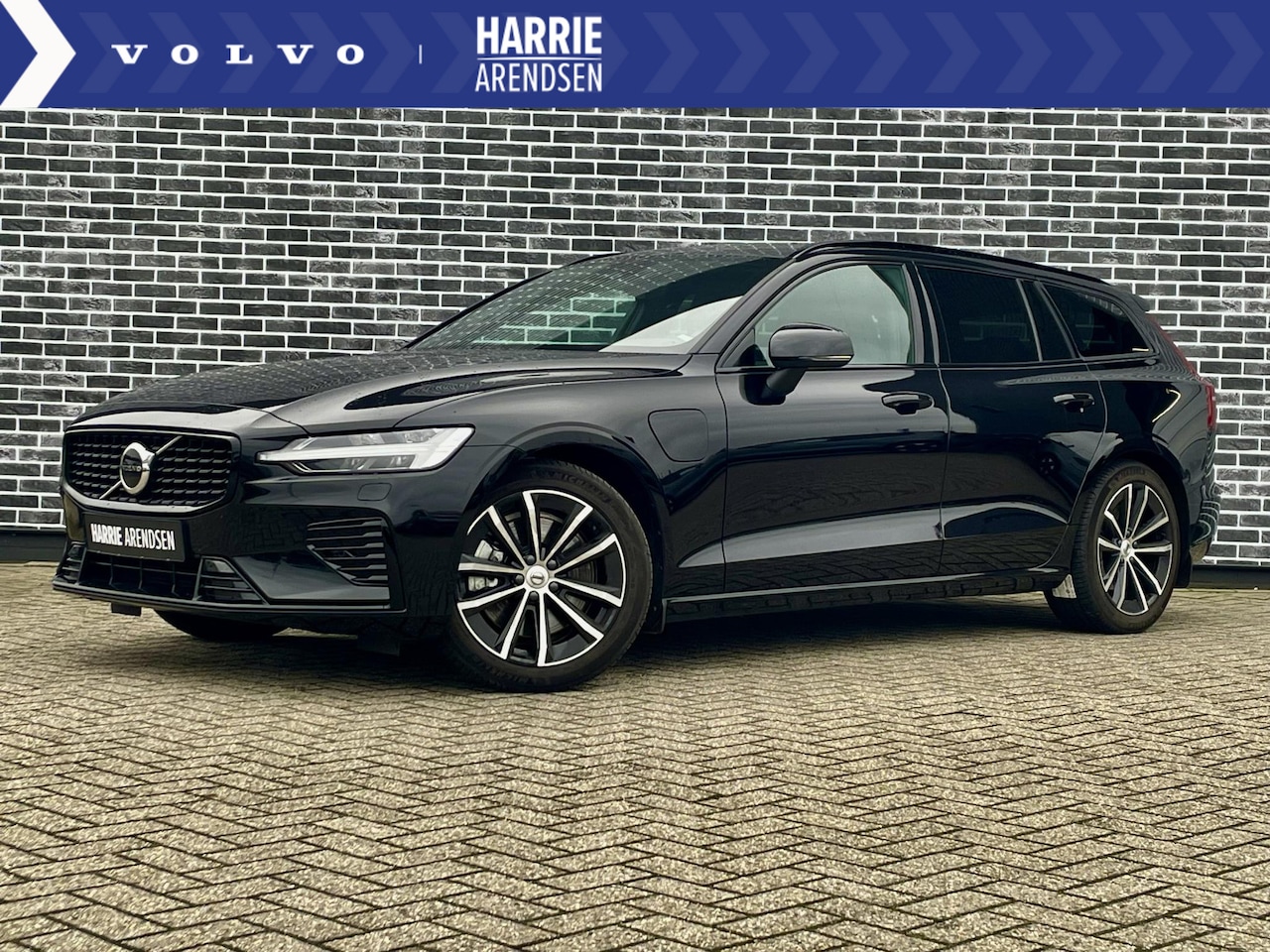 Volvo V60 - 2.0 T6 Recharge AWD Plus Dark | Long Range | Sportstoelen | Trekhaak | Adaptieve LED kopla - AutoWereld.nl