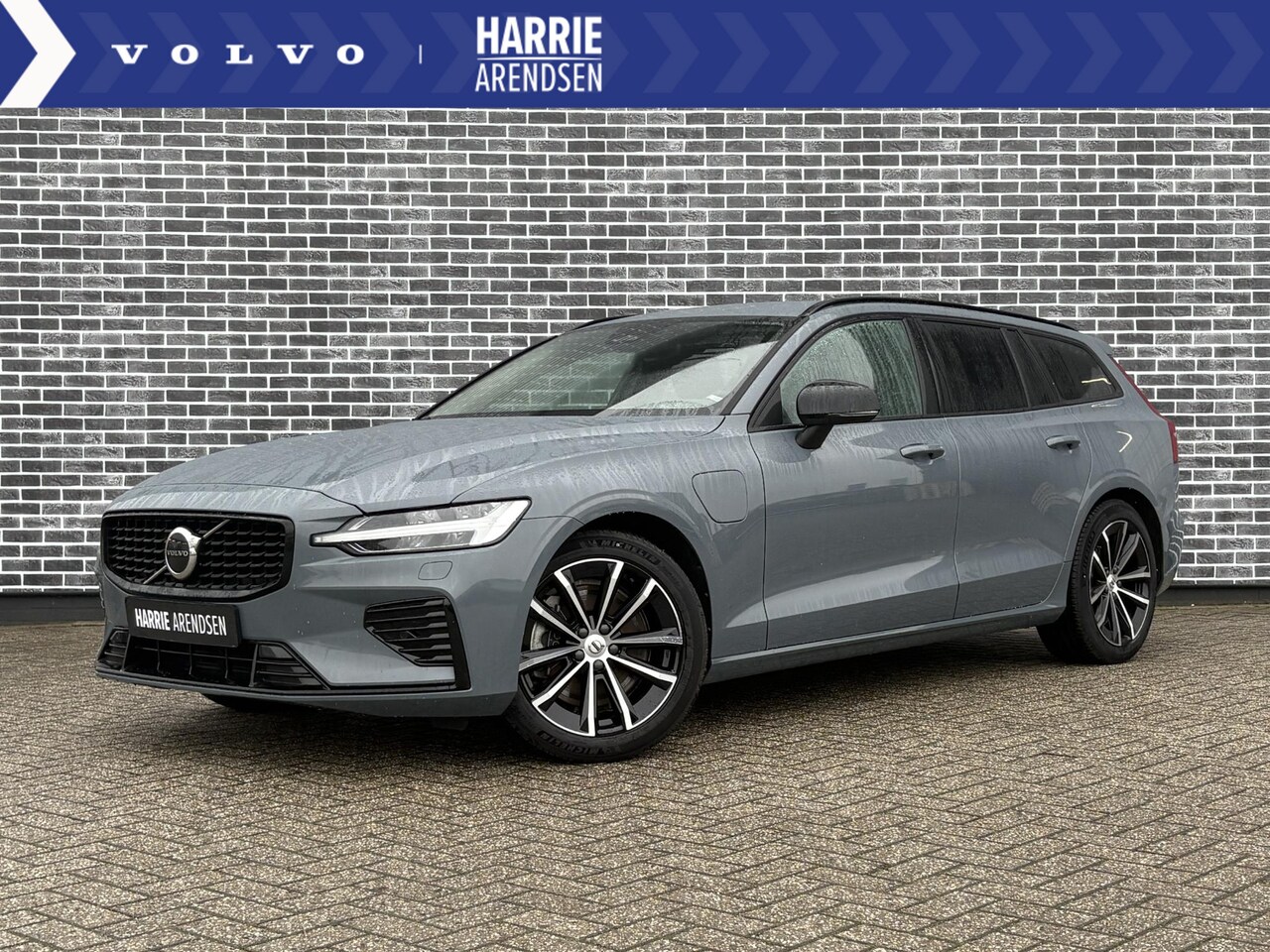 Volvo V60 - 2.0 T8 Recharge AWD Plus Dark | Trekhaak | Adaptive cruise control | Stoel- en stuurverwar - AutoWereld.nl