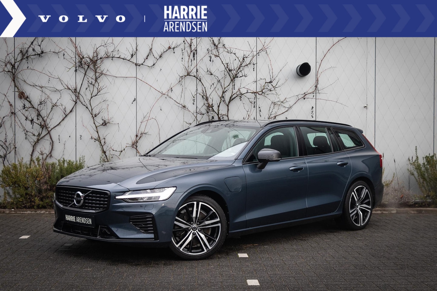 Volvo V60 - T8 Recharge AWD Plus Dark | Trekhaak | Adaptieve Cruise Control | Head-Up Display | Harman - AutoWereld.nl