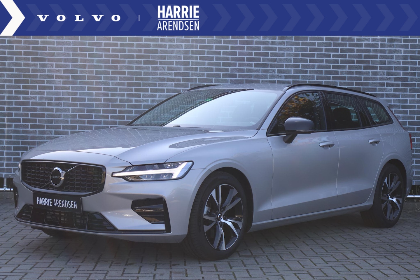 Volvo V60 - B4 Plus Dark | Adaptive cruise control | Trekhaak | Stoel- en stuurverwarming | Dode hoek - AutoWereld.nl