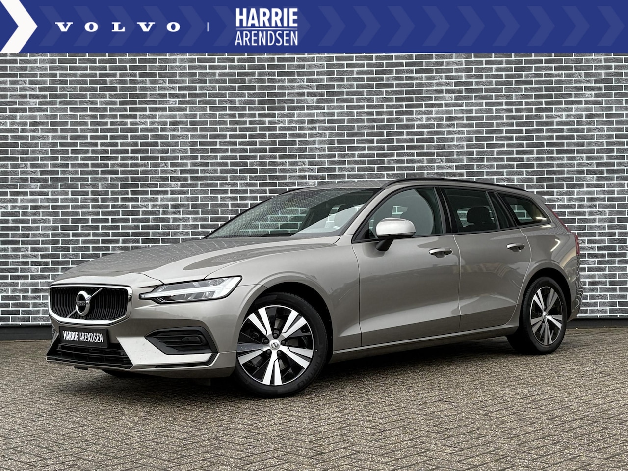 Volvo V60 - 2.0 B3 Momentum Advantage | Park Assist camera achter | Navigatie | Stoel- en stuurverwarm - AutoWereld.nl