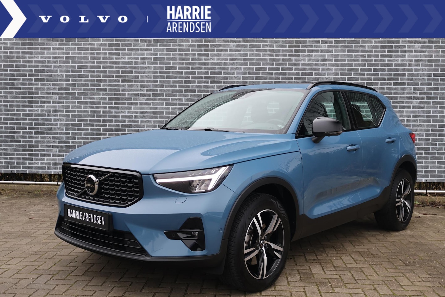 Volvo XC40 - 2.0 B3 Plus Dark | Trekhaak | Adaptive Cruise Control | Harman/Kardon audio | Elektrische - AutoWereld.nl