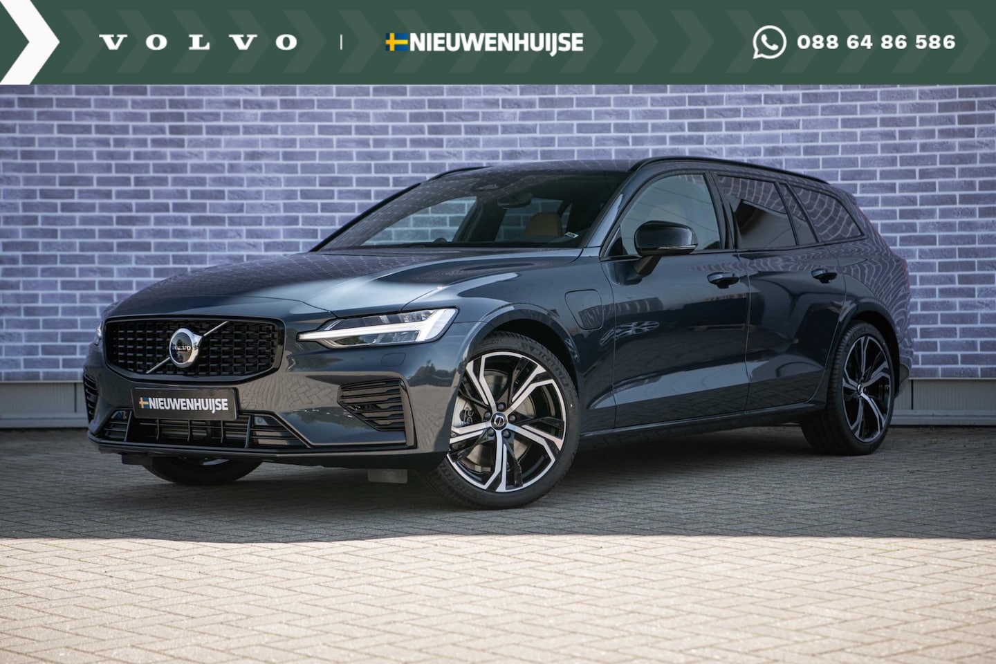 Volvo V60 - 2.0 T6 Plug-in hybrid AWD Ultra Dark - AutoWereld.nl