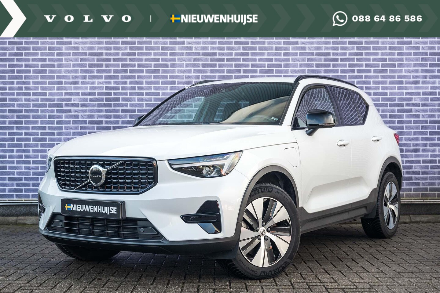 Volvo XC40 - T4 Recharge Plus Dark | Parkeerverwarming | Elektr. best. stoel met geheugen | Keyless ent - AutoWereld.nl