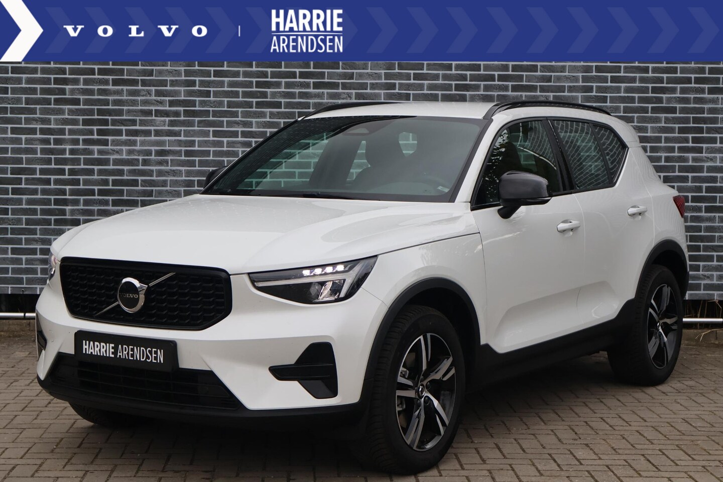 Volvo XC40 - 2.0 B4 Plus Dark | Adaptieve Cruise Control | Trekhaak | Nood reservewiel | BLIS | elektr. - AutoWereld.nl