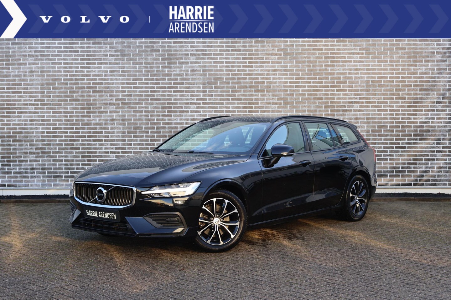 Volvo V60 - 2.0 B3 Momentum | Stoelverwarming | Parkeersensoren voor en achter | Camera | Voorruitverw - AutoWereld.nl