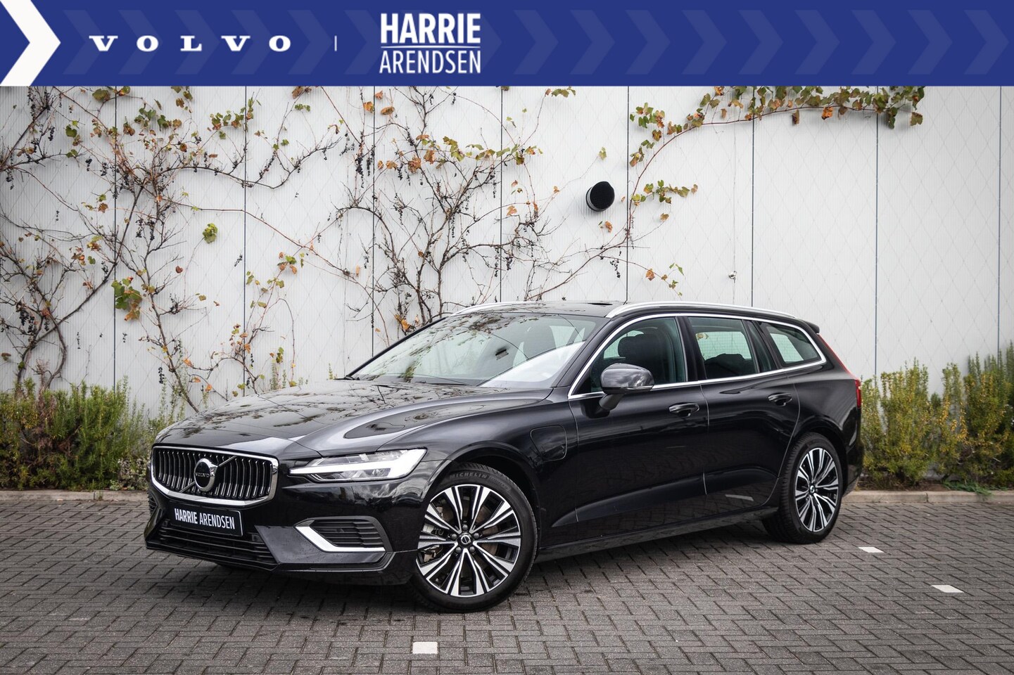 Volvo V60 - Recharge T6 AWD Plus Bright | Adaptieve Cruise Control | Trekhaak | Harman Kardon audio | - AutoWereld.nl