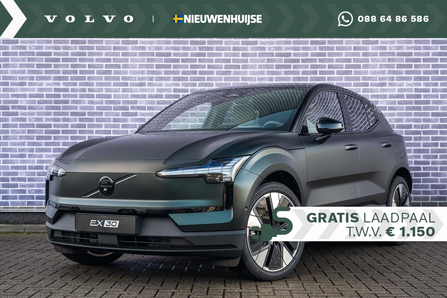 Volvo EX30 - Extended Range Ultra *€ 2.815,- voordeel + gratis wallbox + snel rijden* | Mat groene wrap - AutoWereld.nl