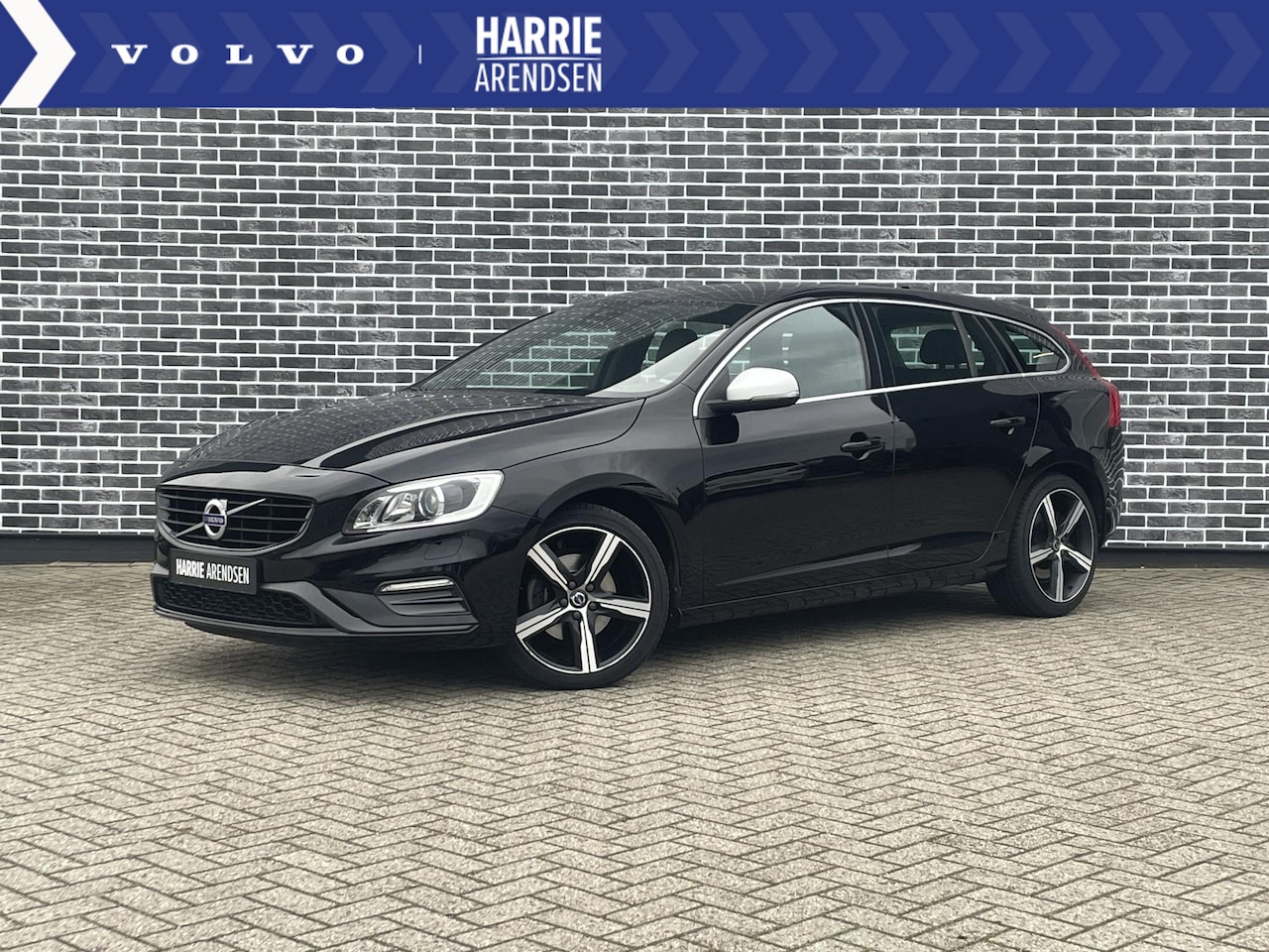 Volvo V60 - 2.0 T4 Business Sport | Trekhaak afneembaar | Stoelverwarming | Navigatie | Sport interieu - AutoWereld.nl