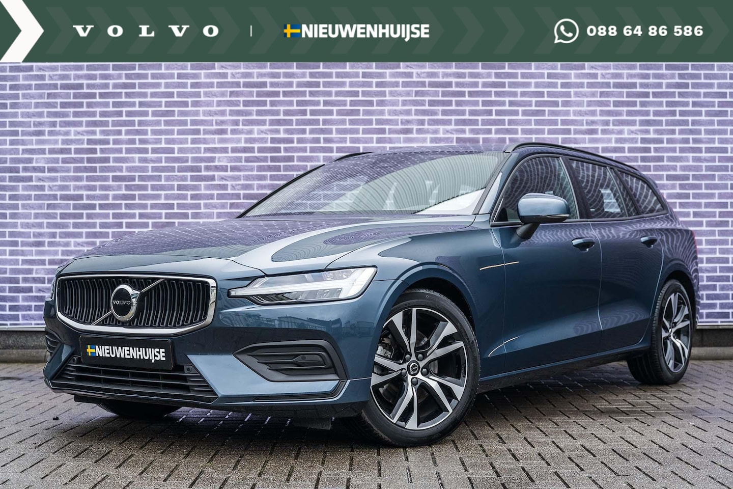 Volvo V60 - B3 Automaat Essential Edition | Trekhaak | Adaptieve Cruise Control | Stoel/stuur/achterba - AutoWereld.nl