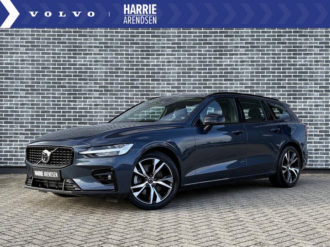 Volvo V60 - 2.0 B3 Plus Dark | Adaptive cruise control | Harman/Kardon audio | Panoramadak | 360 camer - AutoWereld.nl