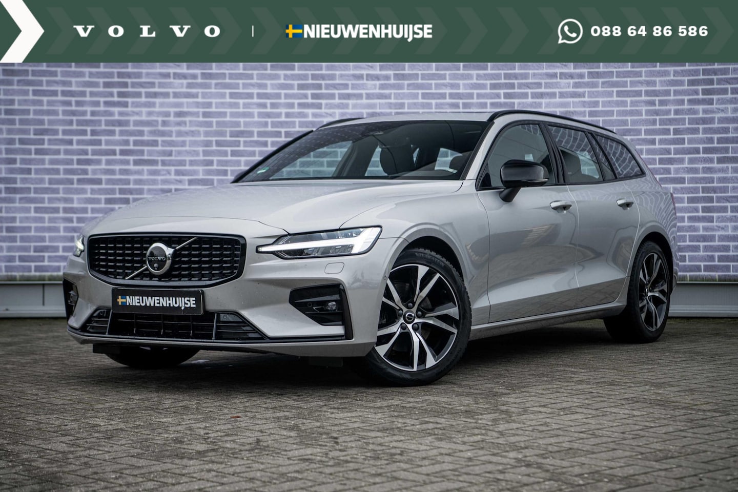 Volvo V60 - 2.0 B3 Plus Dark | Panoramadak | 360 Camera | Standkachel | Stoel en Stuurverwarming | Tre - AutoWereld.nl