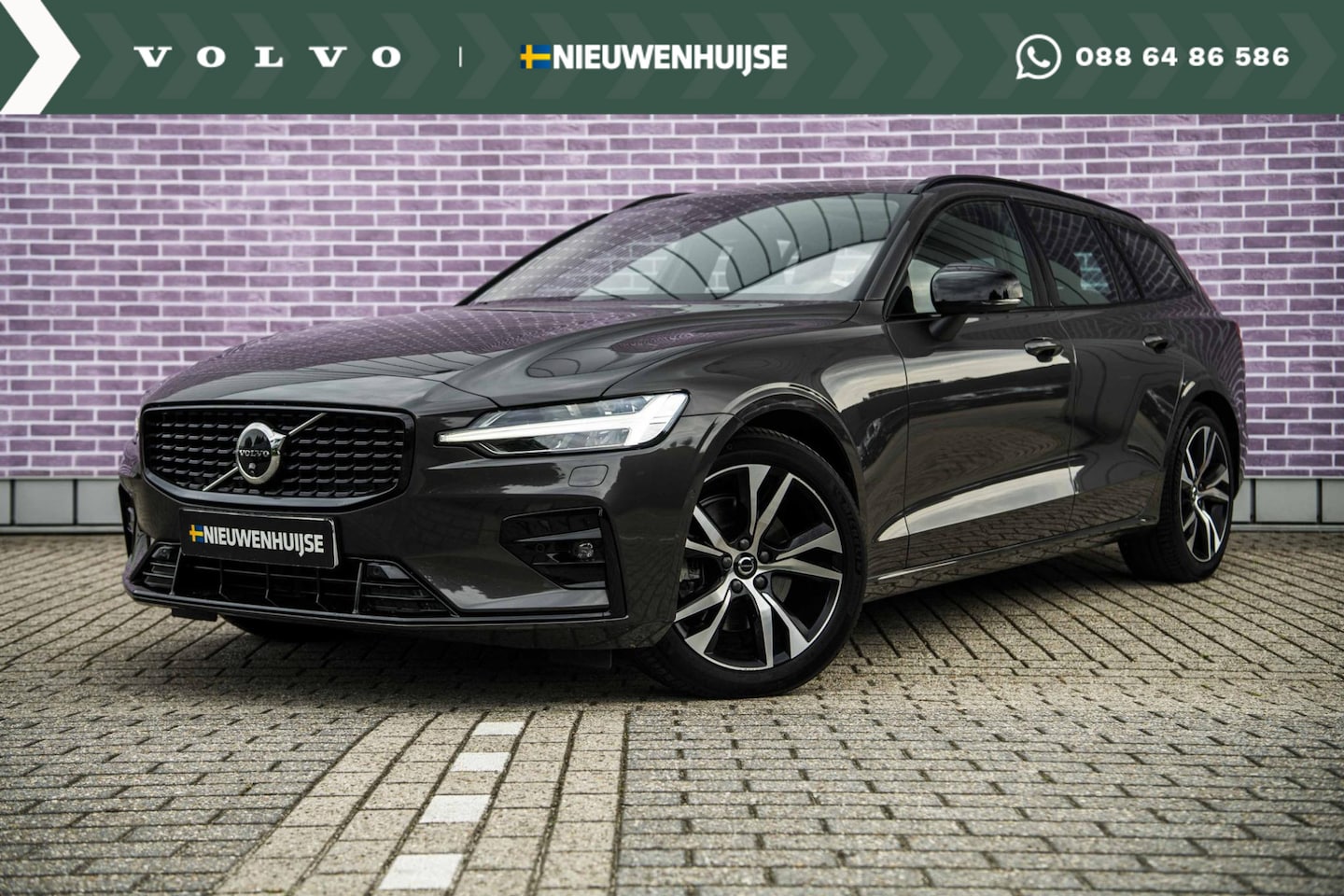 Volvo V60 - 2.0 B3 Plus Dark | Panoramadak | Trekhaak | Adaptieve Cruise Control | 360 Camera | Elektr - AutoWereld.nl