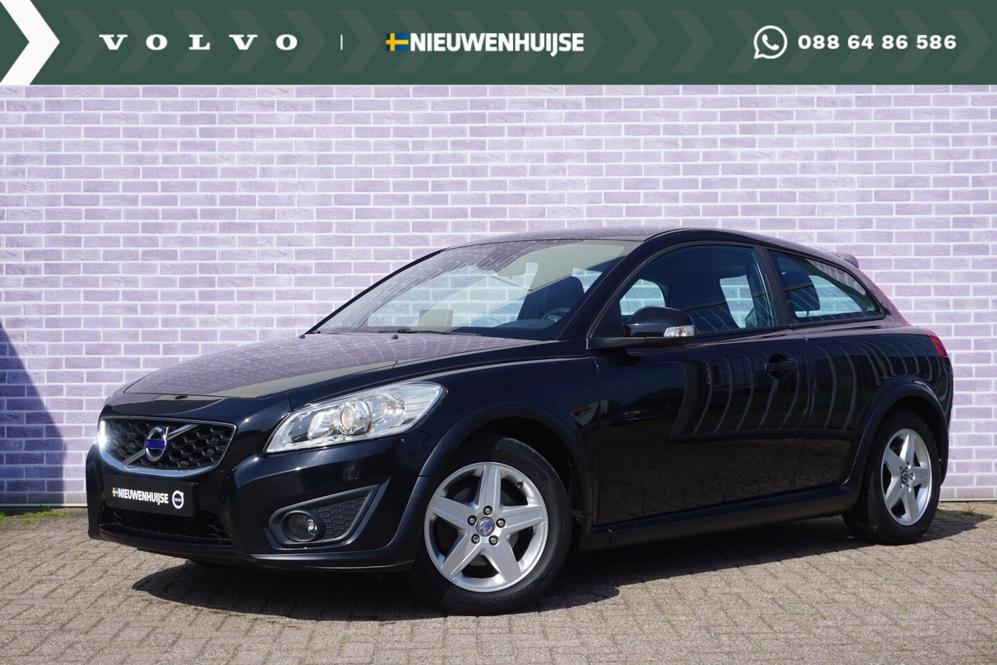 Volvo C30 - 2.0 Momentum | Leder | High Performance audio | Navigatie | Bluetooth | parkeer sensoren | - AutoWereld.nl