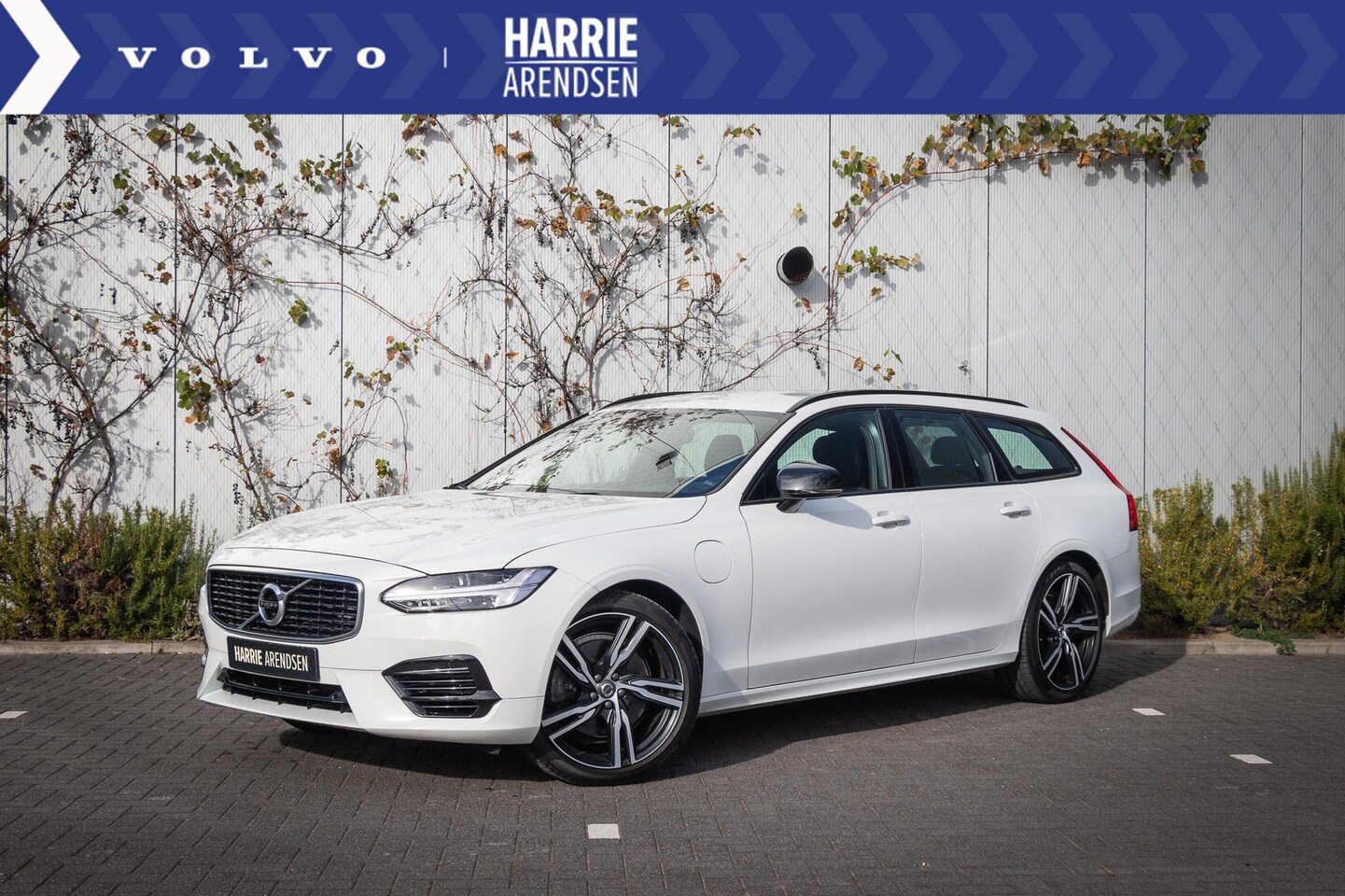 Volvo V90 - T8 Twin Engine AWD R-Design | Luchtvering | Adaptieve Cruise Control | Trekhaak | Standkac - AutoWereld.nl