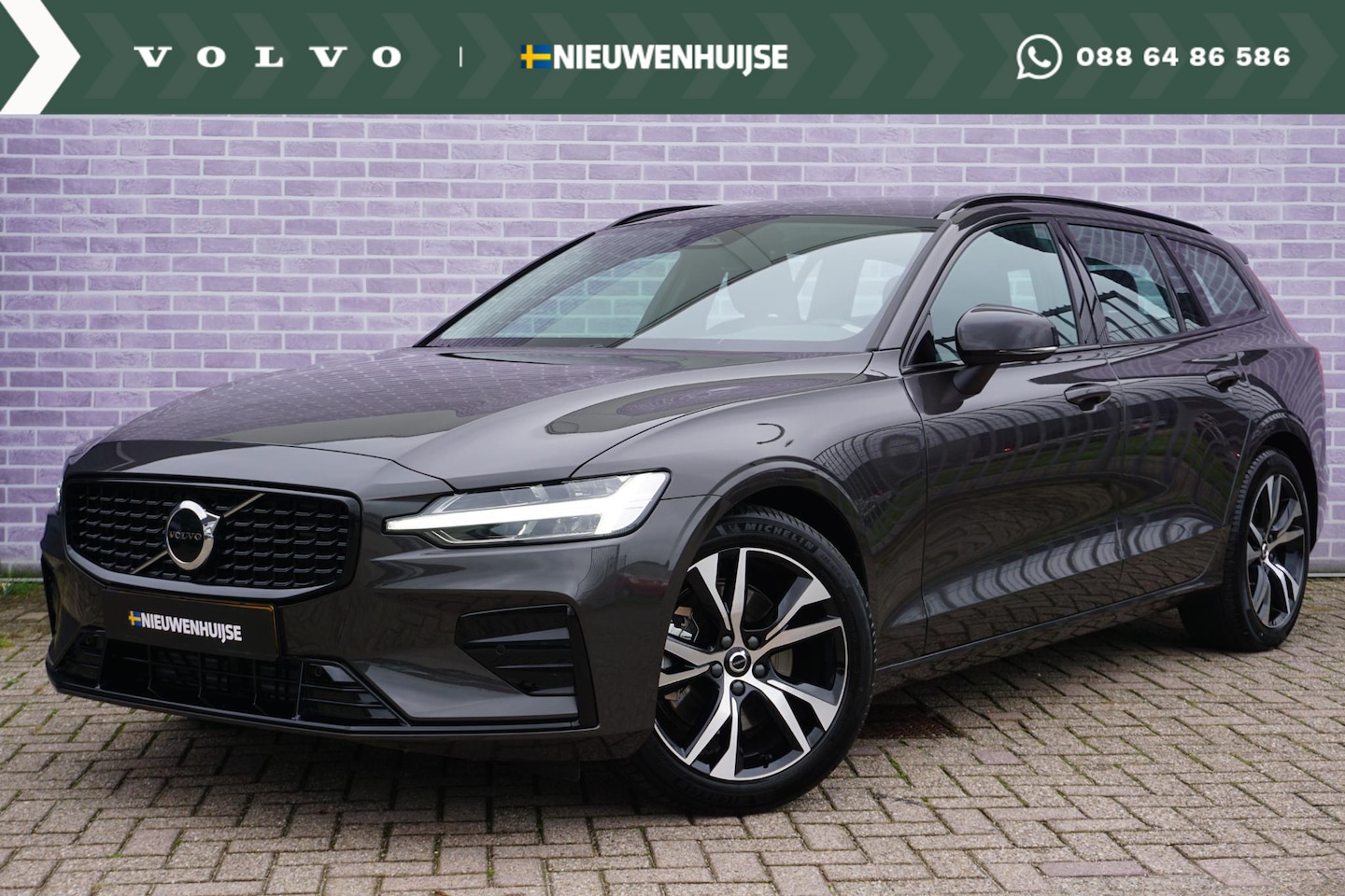 Volvo V60 - 2.0 B4 Plus Dark | 18" licht metalen velgen | bestuurders stoel met memory stand. parkeers - AutoWereld.nl