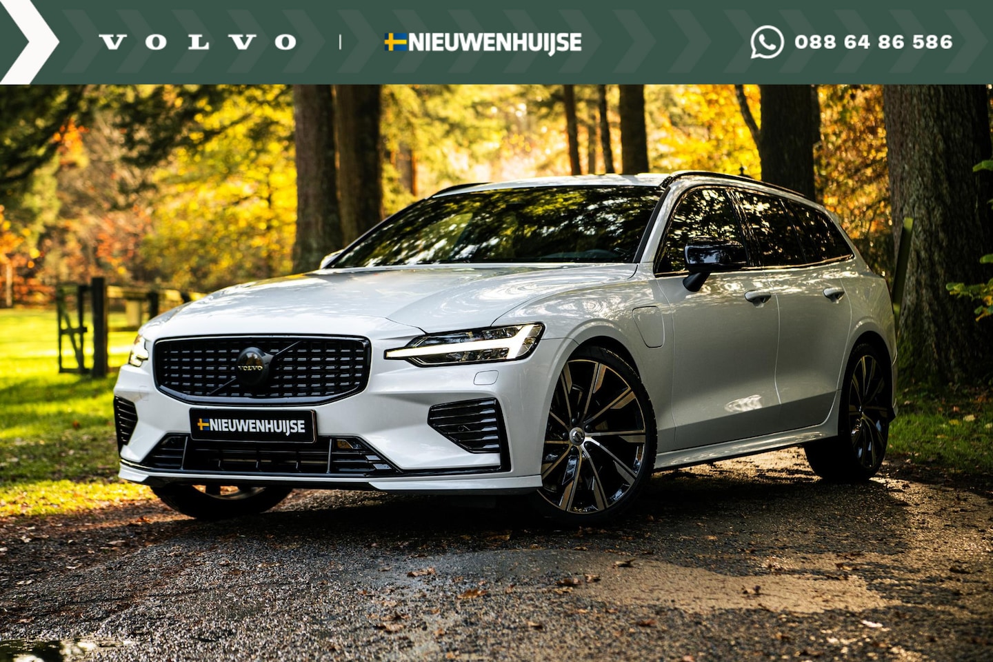 Volvo V60 - T6 Recharge AWD Ultra Dark Long Range Heico uitlaat | Head-up display | Panoramadak | Trek - AutoWereld.nl