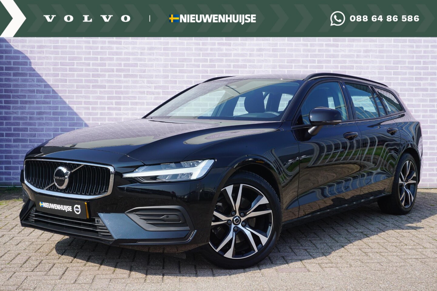 Volvo V60 - 2.0 B3 Essential Edition | Trekhaak | Adaptieve Cruise Controle | Blis | Camera | Stoelver - AutoWereld.nl