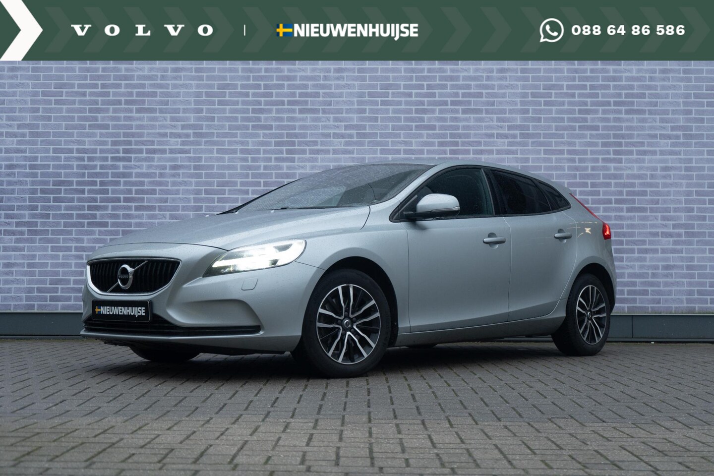 Volvo V40 - T2 Nordic+ | Navi | Stoelverwarming | High Performance Audio | Park Assist | Standkachel | - AutoWereld.nl