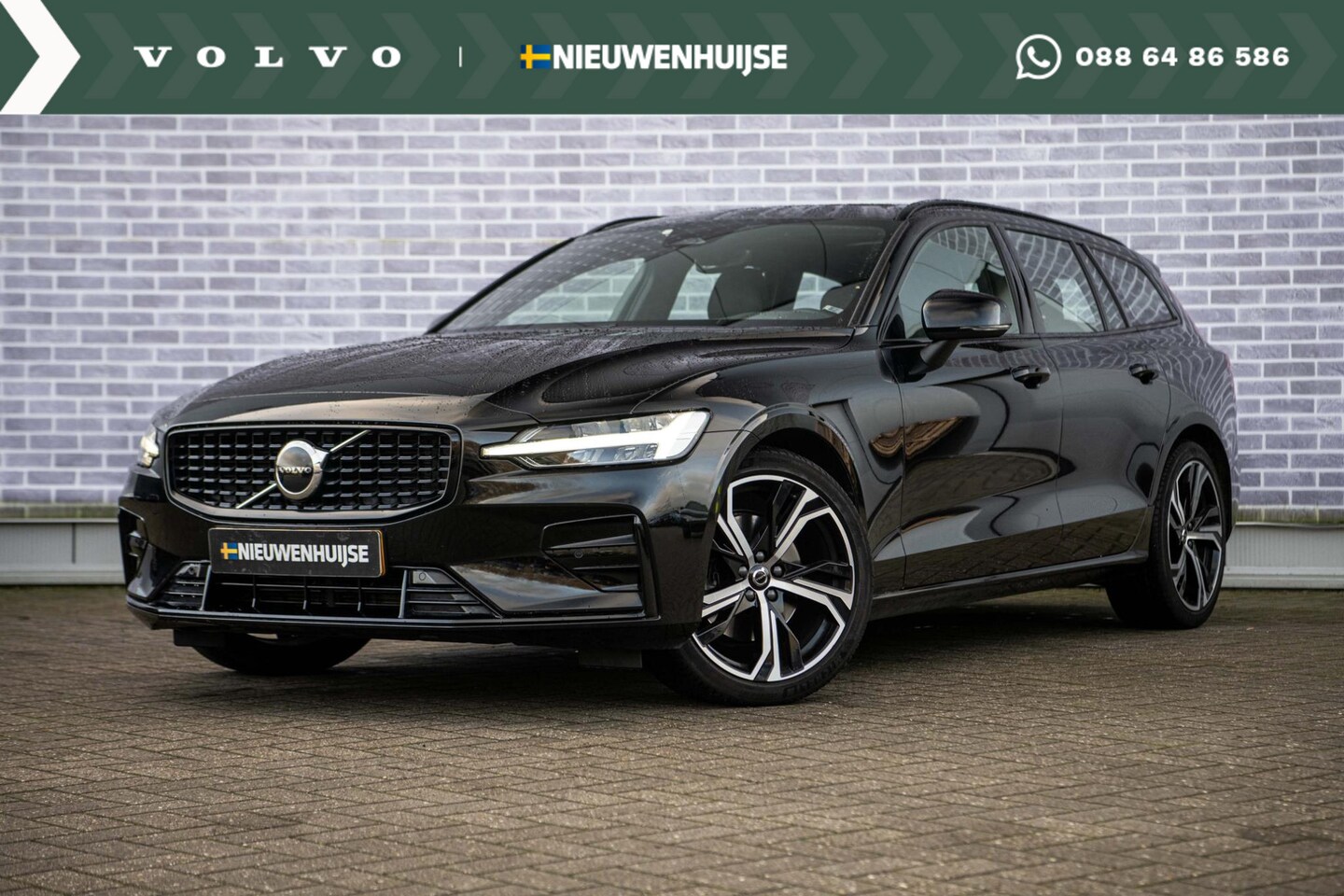 Volvo V60 - 2.0 B4 Plus Dark | Adaptive Cruise Control | Panoramadak | 19” | Camera | Apple Carplay | - AutoWereld.nl