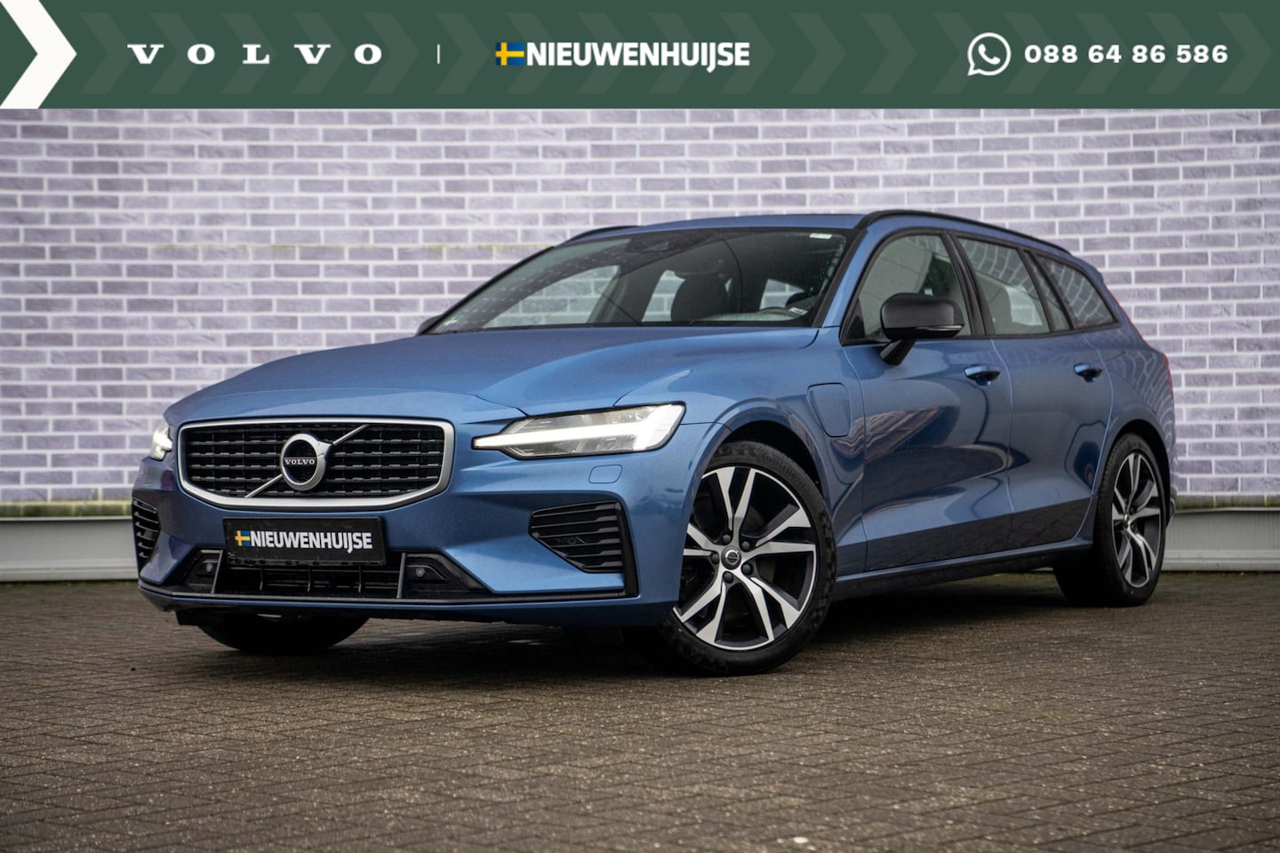 Volvo V60 - 2.0 T8 Recharge AWD R-Design | Trekhaak | Panoramadak | Adaptieve Cruise Control | Dode Ho - AutoWereld.nl