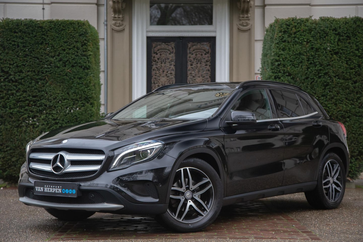 Mercedes-Benz GLA-Klasse - 200 Ambition Leder | Camera | Memorystoel | Dodehoeksens - AutoWereld.nl