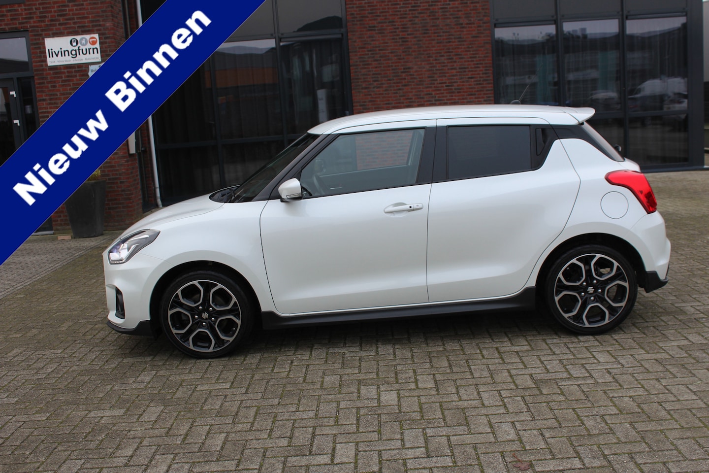 Suzuki Swift - 1.4 Sport Clima-Cruise-Navi-Camera-Keyless-Stoelverwarming - AutoWereld.nl