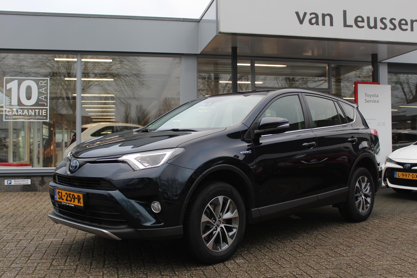 Toyota RAV4 - 2.5 HYBRID DYNAMIC AD-CRUISE PARKSENSOREN V+A KEYLESS PARKCAMERA DAB NL-AUTO - AutoWereld.nl