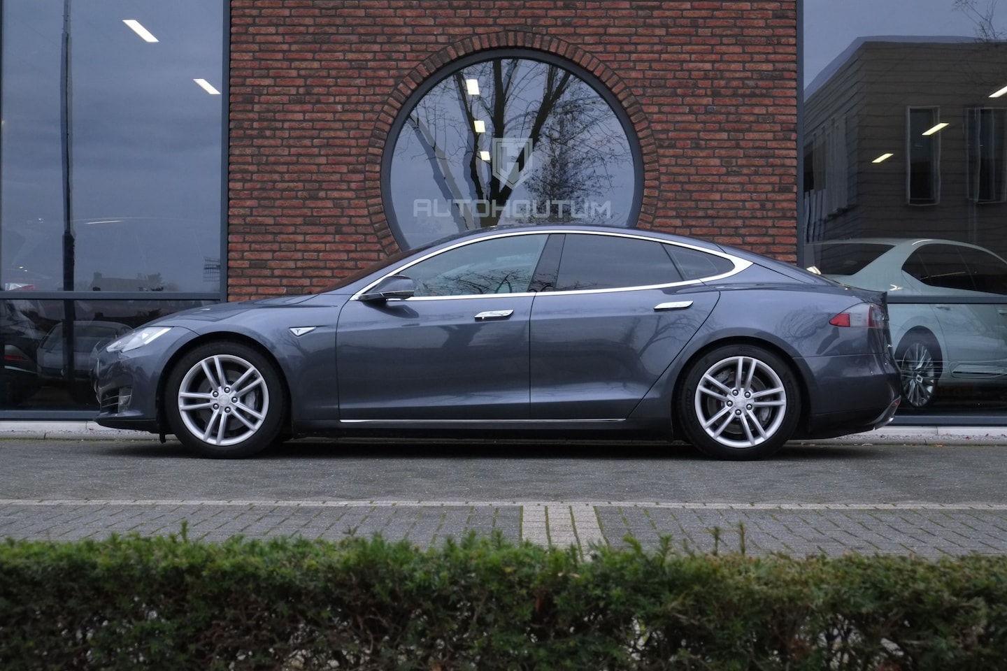 Tesla Model S - 85 Base Autopilot, Panoramadak, Luchtvering - AutoWereld.nl