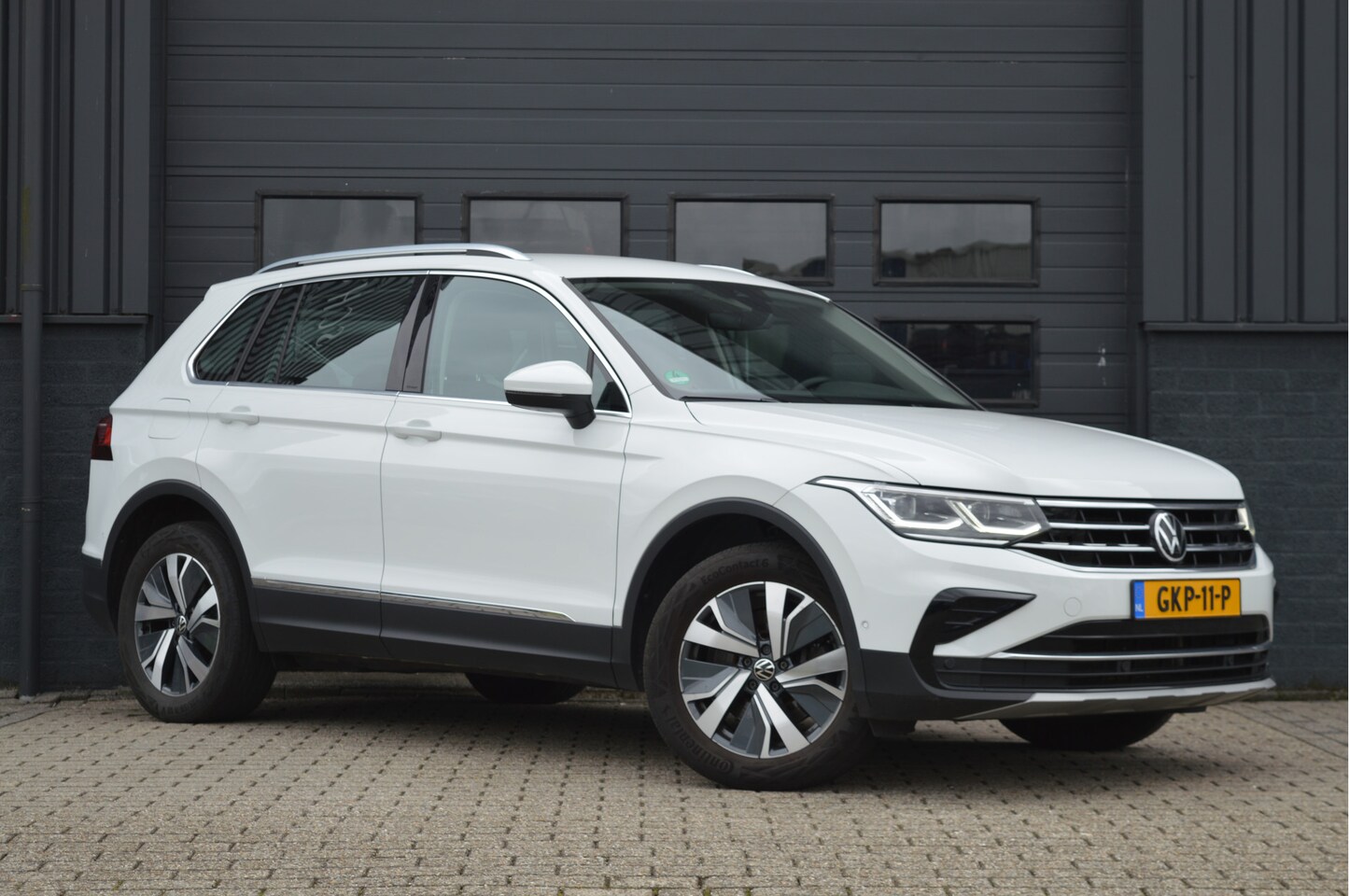 Volkswagen Tiguan - 1.4 TSI eHybrid | ACC | CAMERA | NAVI | TREKHAAK | - AutoWereld.nl