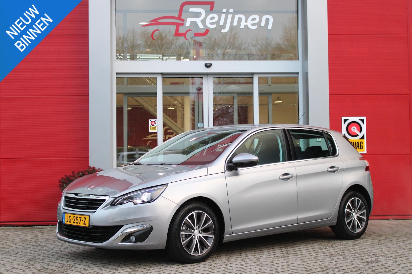 Peugeot 308 - 1.2 110PK ALLURE | NAVIGATIE | PARKEER SENSOREN VOOR EN ACHTER | FULL LED KOPLAMPEN | LICH - AutoWereld.nl