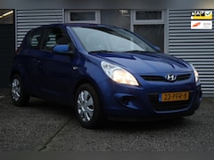 Hyundai i20 - 1.2i DynamicVersion airco, centrale vergrendeling, nieuwe apk, incl afleverbeurt, radio-cd