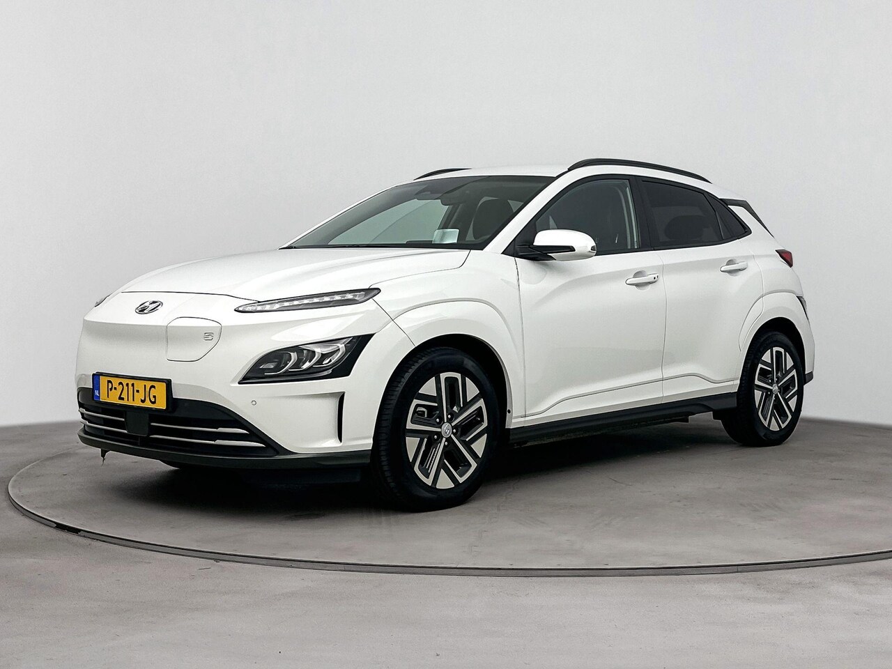 Hyundai Kona Electric - Premium 64 kWh | Stoelen en achterbank verwarmd | leder | Navi | Cruise | - AutoWereld.nl