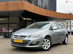 Opel Astra - 1.6 Cosmo/Stuurwielverwarming/Stoelverwarming/Bluetooth/