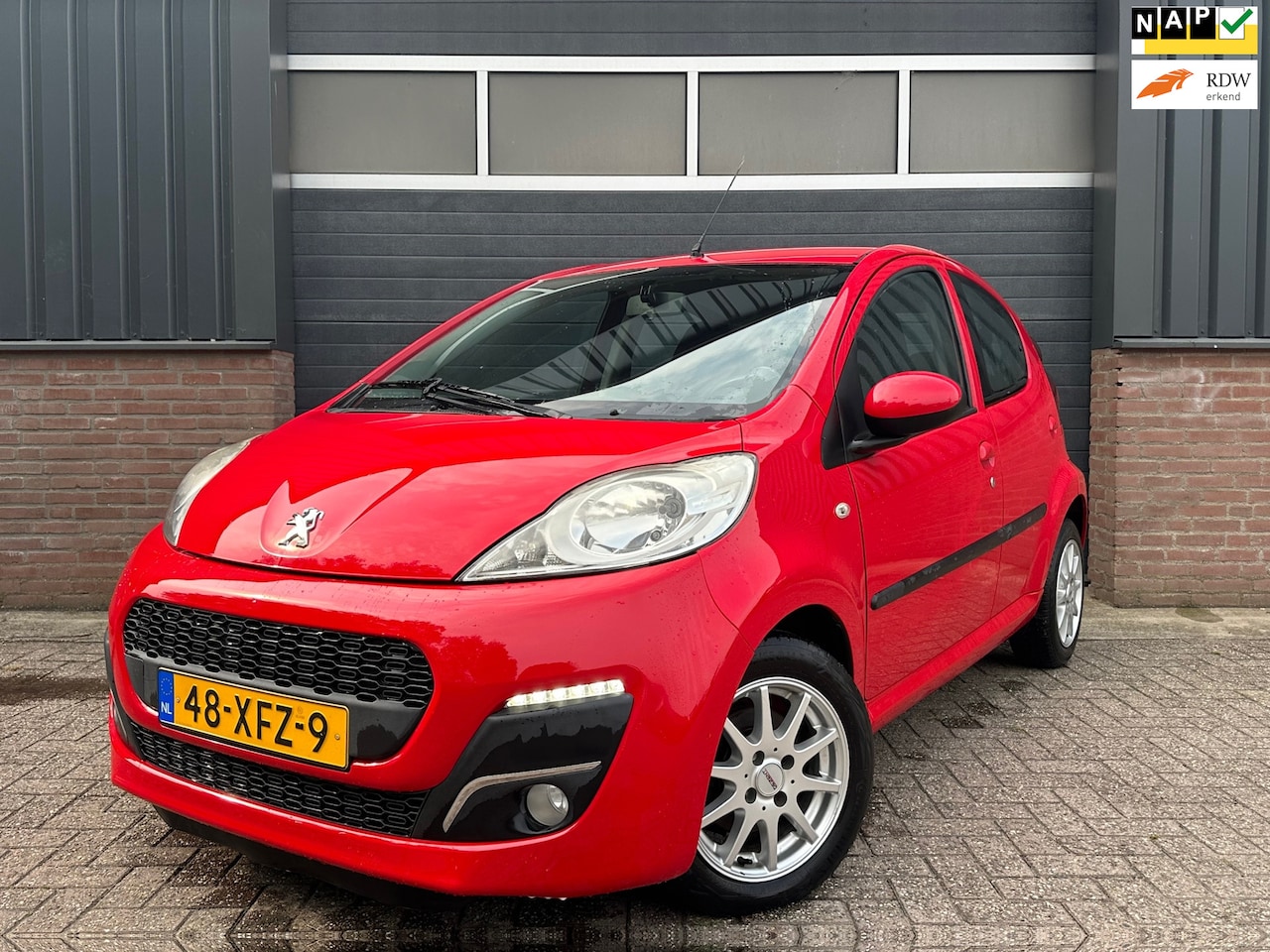 Peugeot 107 - 1.0 Active Lichtmetalen velgen / Airco / Dagrijverlichting - AutoWereld.nl