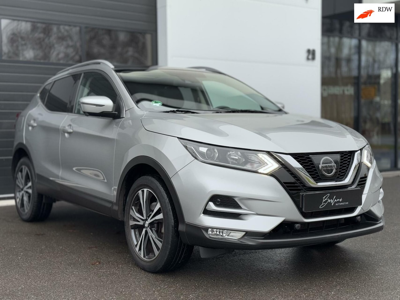 Nissan Qashqai - 1.2 N-Connecta Dealer onh|Panodak|Camera|Navi - AutoWereld.nl