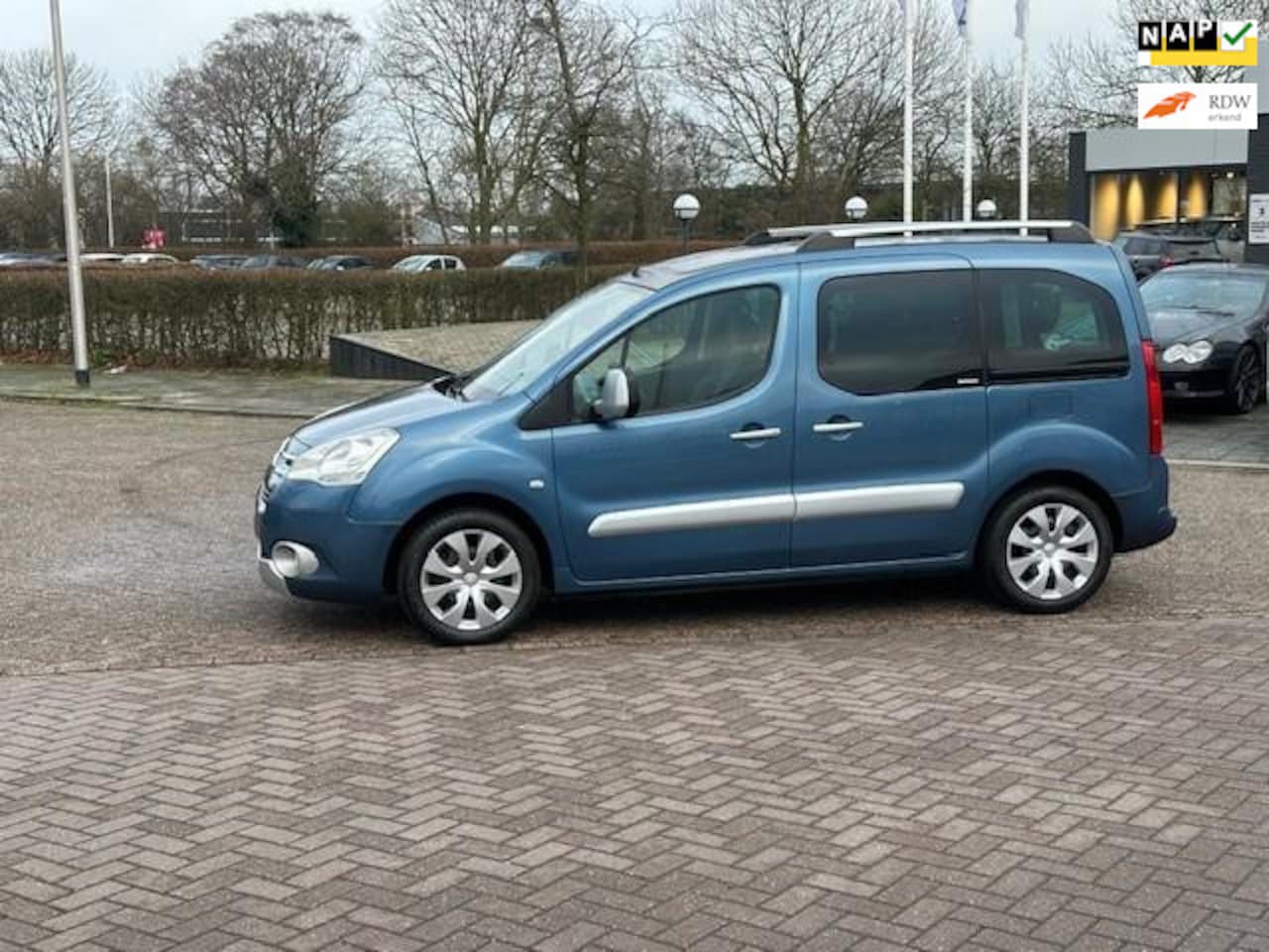 Citroën Berlingo - 1.6 VTi 120 XTR 1.6 VTi 120 XTR,bj.2011,kleur:blauw,airco,trekhaak,panoramadak,APK tot 12/2025 en NAP met - AutoWereld.nl