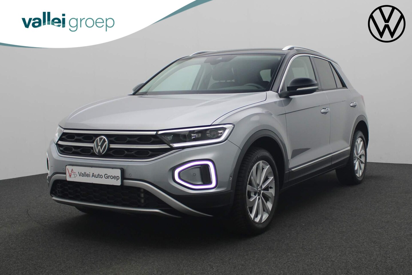 Volkswagen T-Roc - 1.5 TSI 150PK DSG Style | LED | Parkeersensoren | Trekhaak | Stoelverwarming | 17 inch - AutoWereld.nl