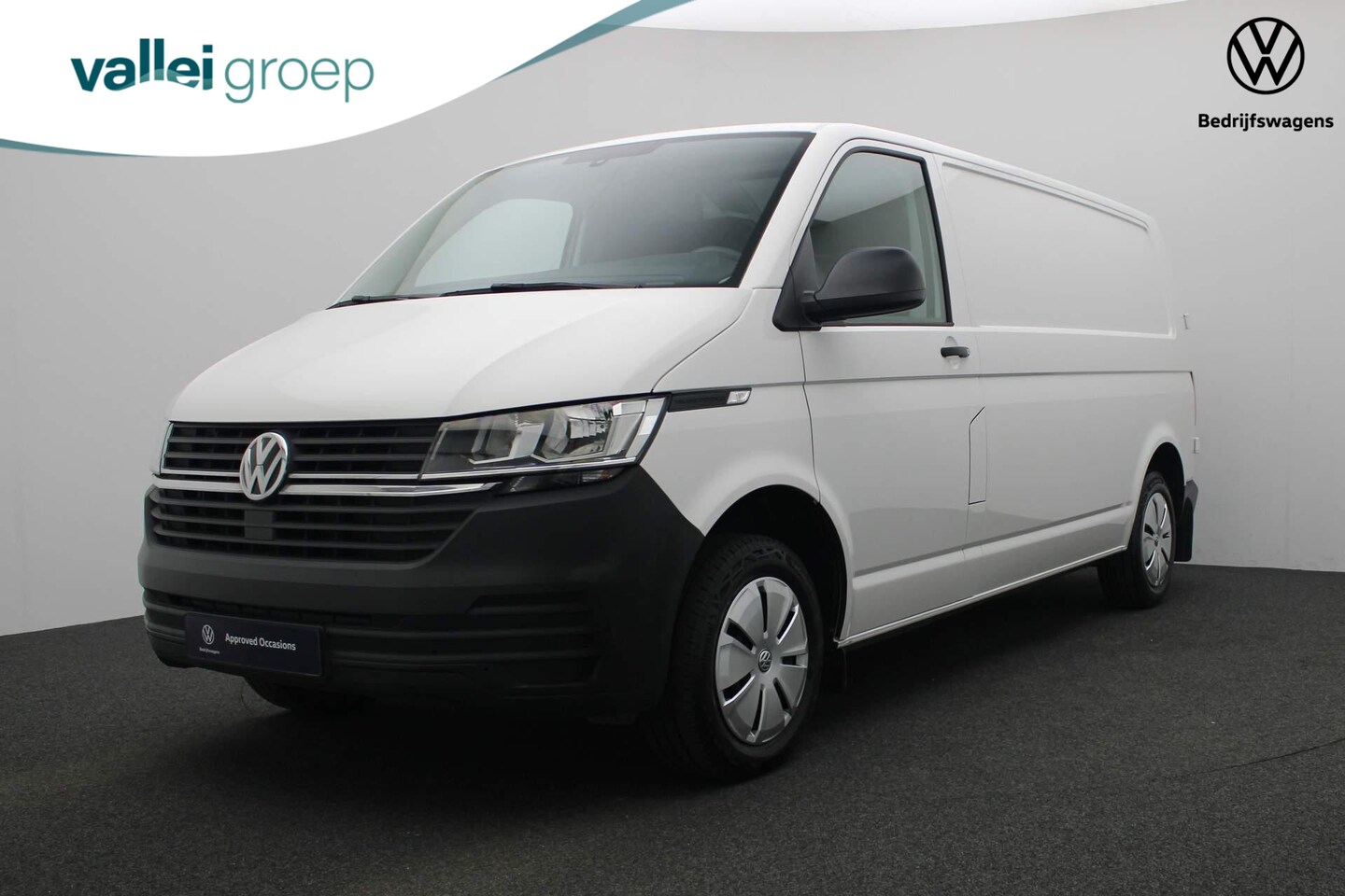 Volkswagen Transporter - 2.0 TDI 150PK L2H1 28 | 3-zits | Cruise | Airco | Betonplex laadvloer | Trekhaakvoorbereid - AutoWereld.nl