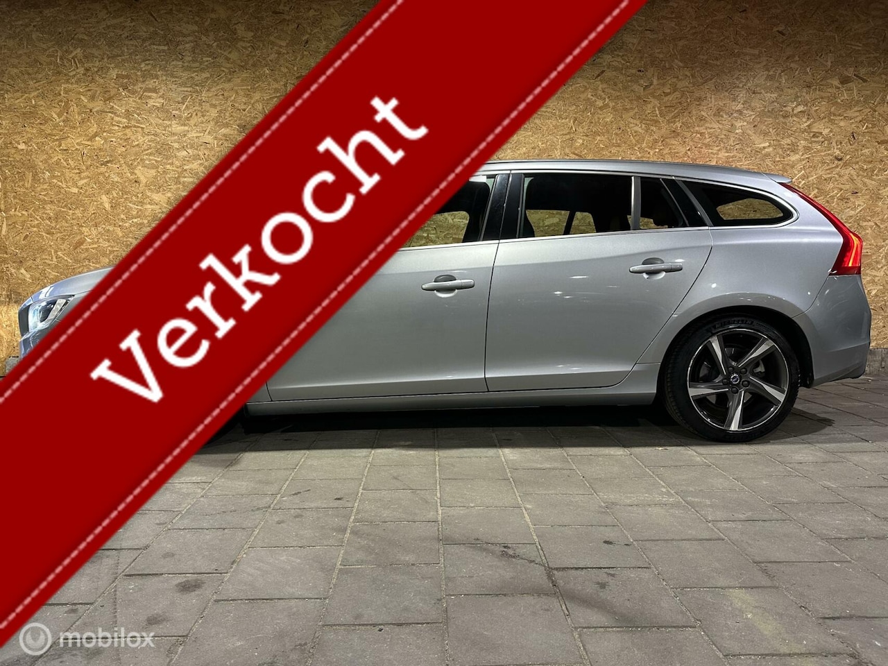 Volvo V60 - 1.5 T3 R-Design Aut.-dealer ond.-standkachel-xenon - AutoWereld.nl