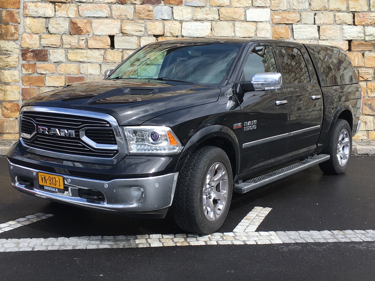 Dodge Ram 1500 - 5.7 V8 4x4 Crew Cab 5'7 Laramie - AutoWereld.nl