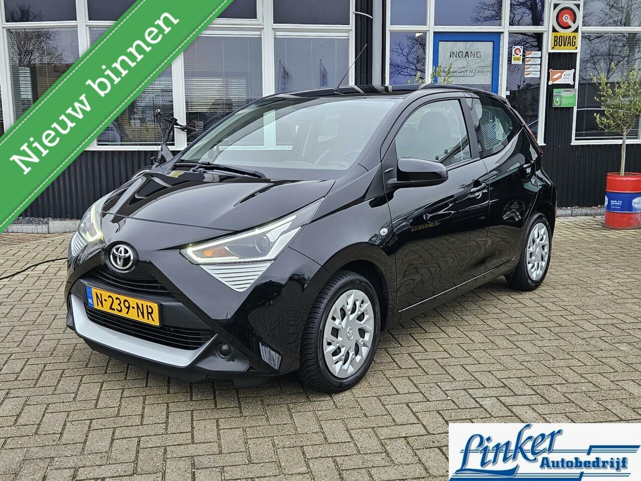 Toyota Aygo - 1.0 VVT-i x-play CAMERA CARPLAY GEEN AFLEVERKOSTEN - AutoWereld.nl