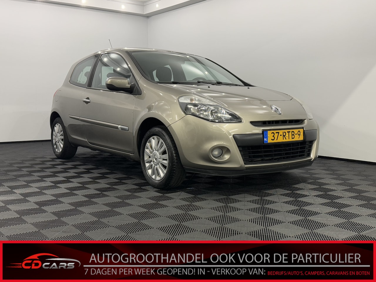 Renault Clio - 1.2 Collection Parkeer sensoren, Airco, Cruise control, Radio, Mistlamp, Lichtmetalen velg - AutoWereld.nl