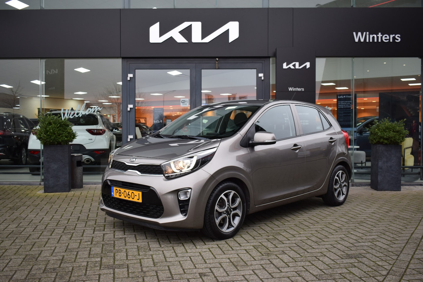 Kia Picanto - 1.0i-12V ISG First Edition 5-Drs ECC Cr.Control Navi+Camera BT+USB 15"LMV LED 39.347km! - AutoWereld.nl