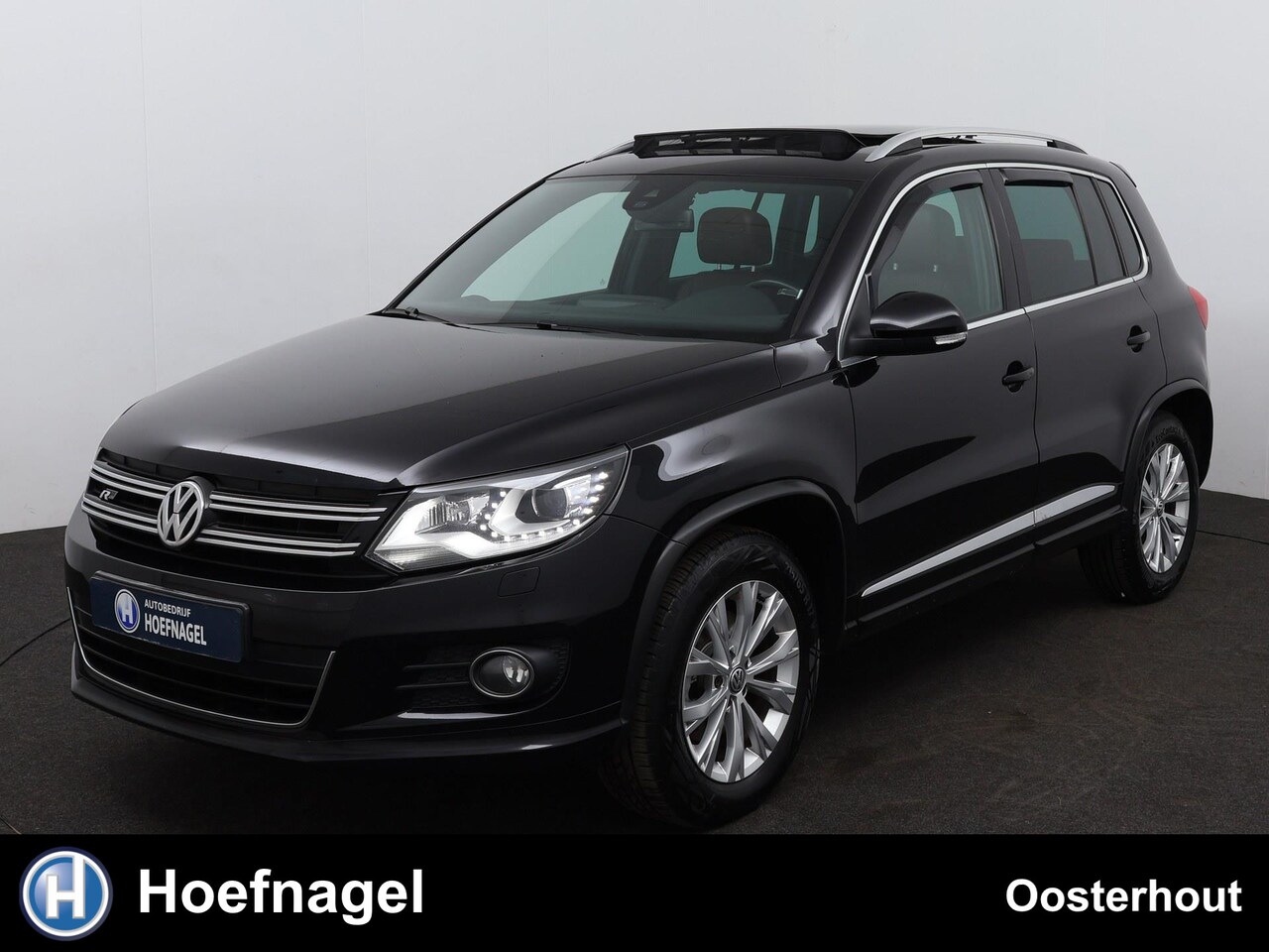 Volkswagen Tiguan - 2.0 TSI Sport&Style 4motion R-line Edition Automaat | Panoramadak | Stoelverwarming | Navi - AutoWereld.nl