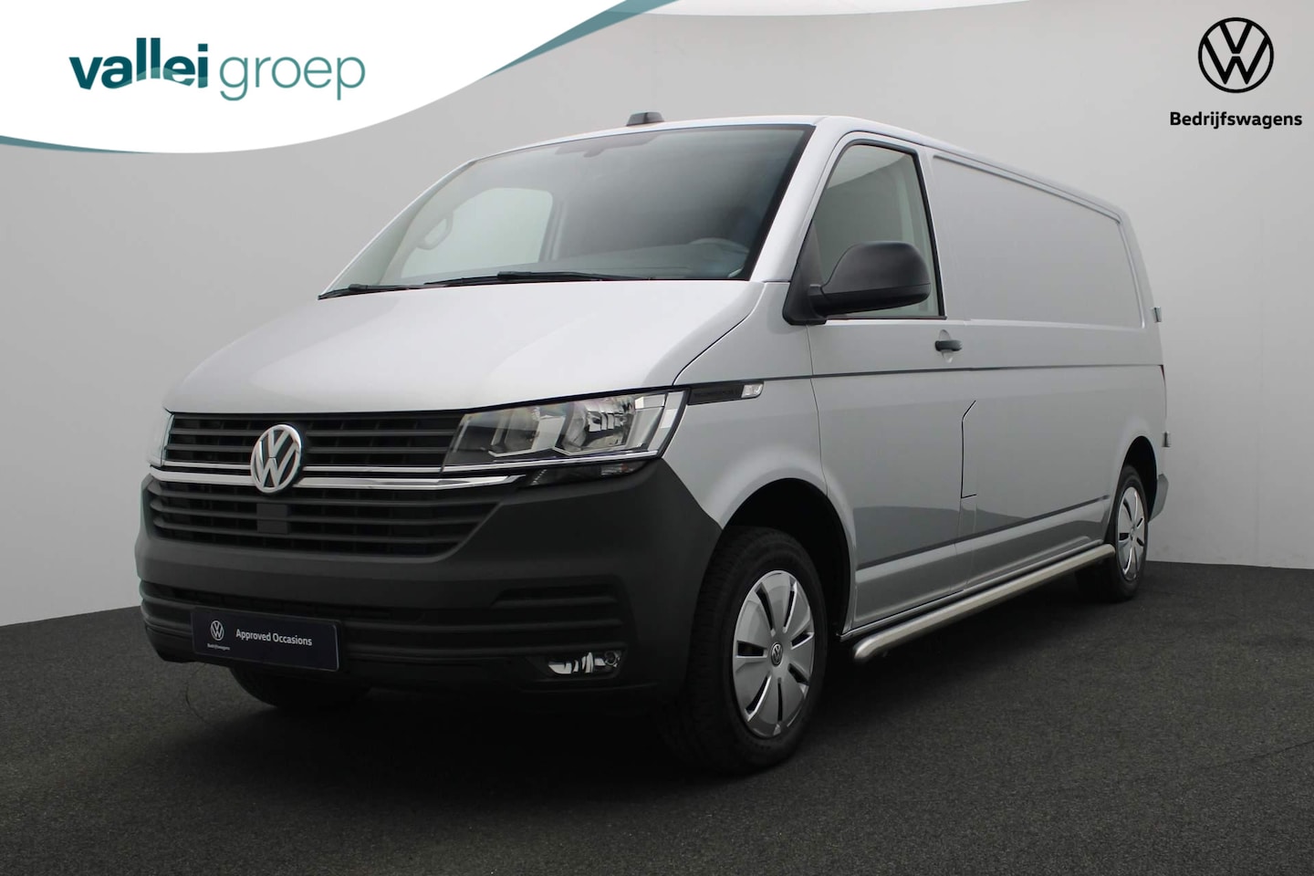 Volkswagen Transporter - 2.0 TDI 150PK DSG L2H1 28 Comfortline | Trekhaak | 3-zits | Parkeersensoren achter | Apple - AutoWereld.nl