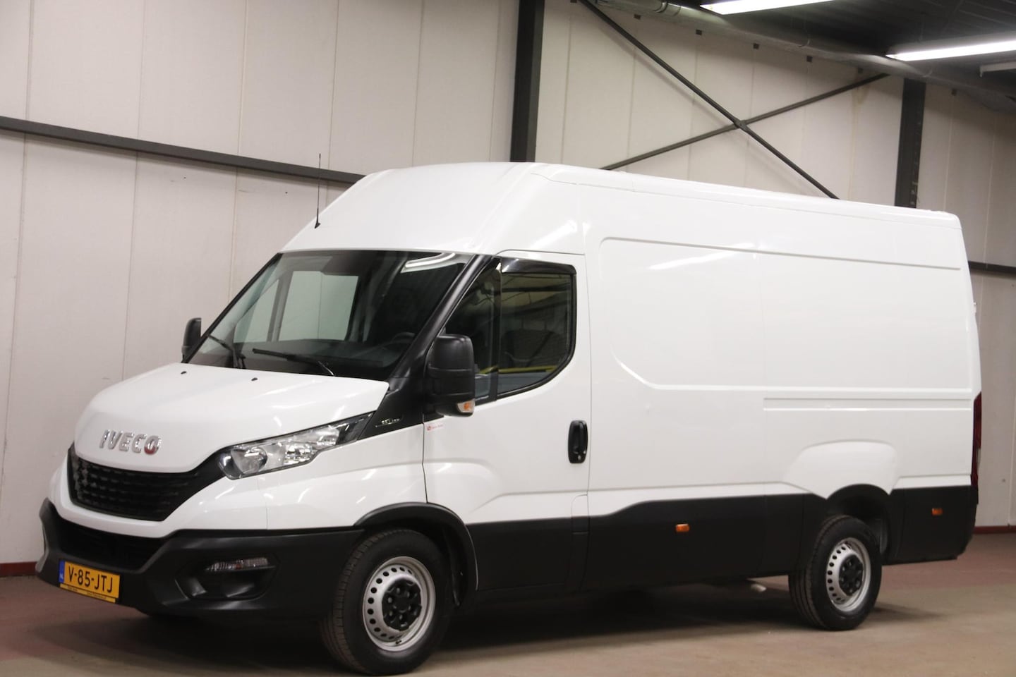 Iveco Daily - 35S14V 2.3 L2H2 AIRCO CRUISE CONTROL EURO 6 - AutoWereld.nl